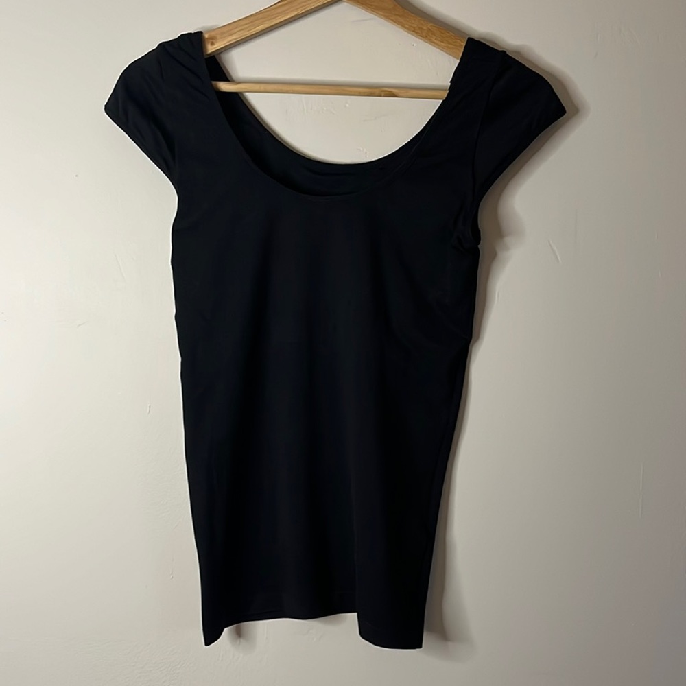 Form-fitting Black Top